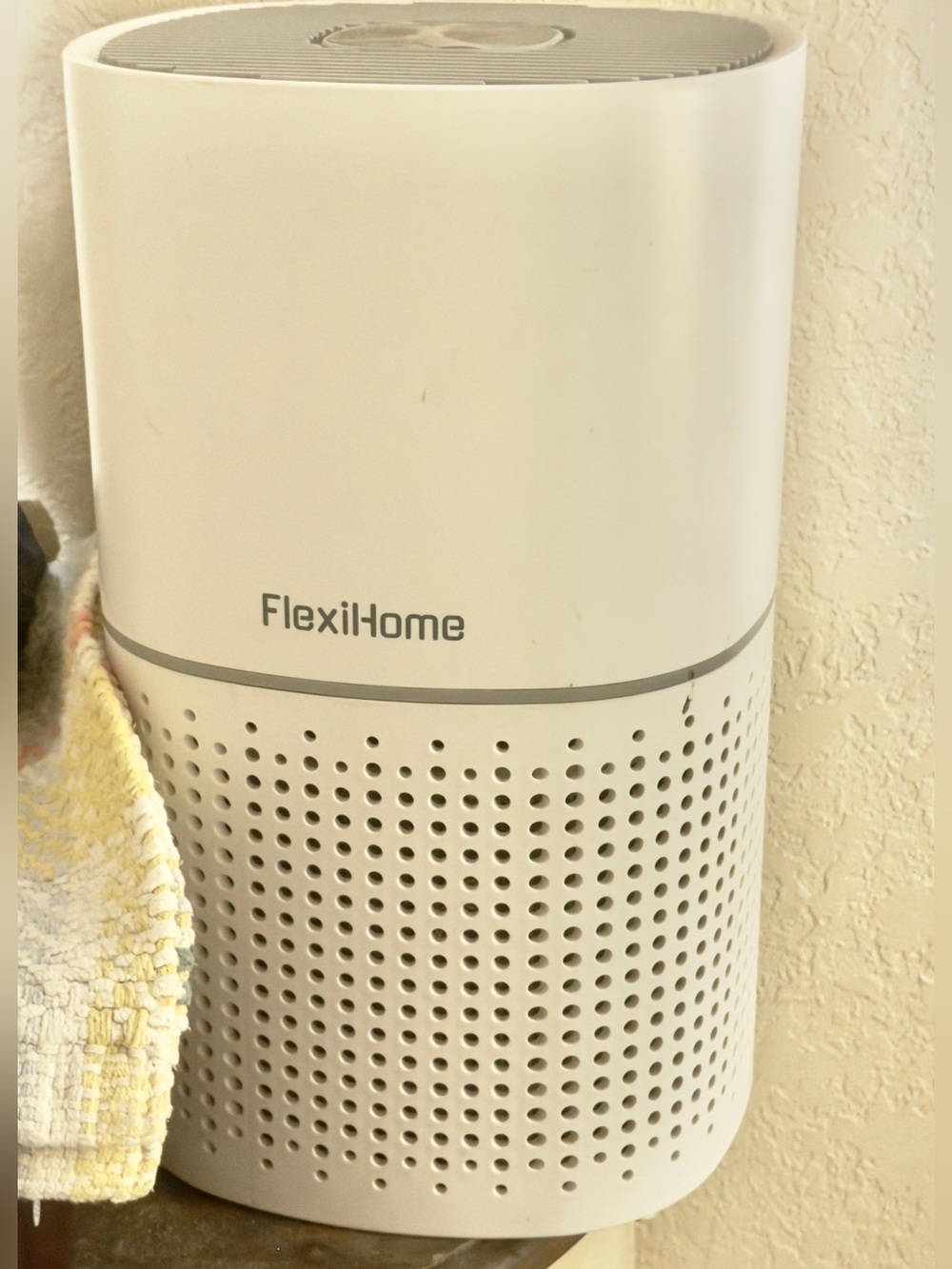 iHome White Compact Air Purifier with Perforated Design